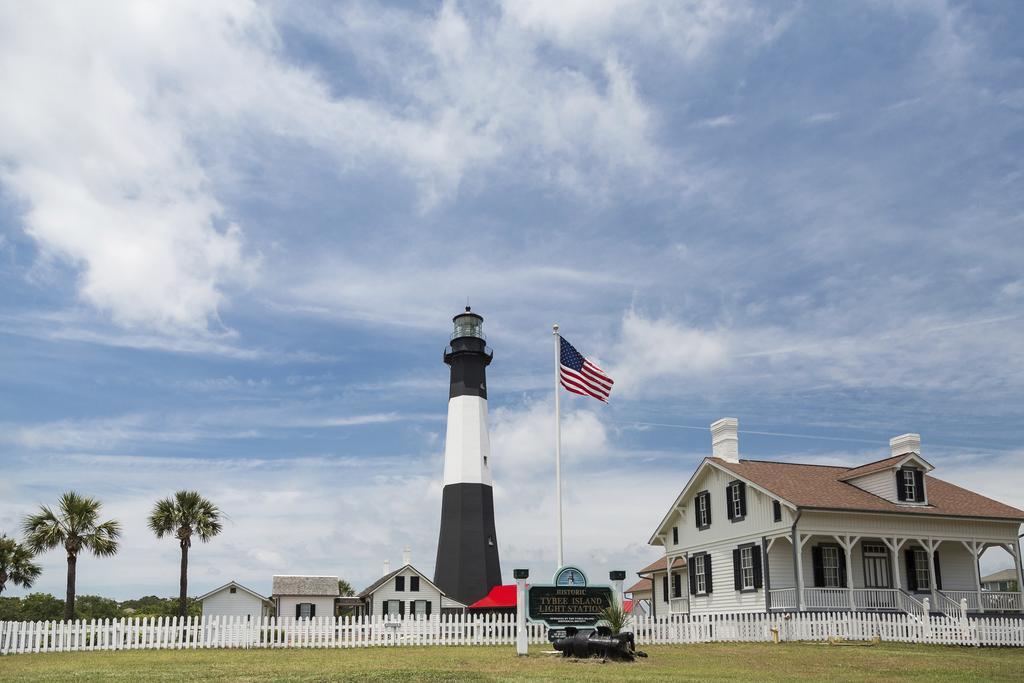 Hotel Tybee Тайби Айлънд Екстериор снимка