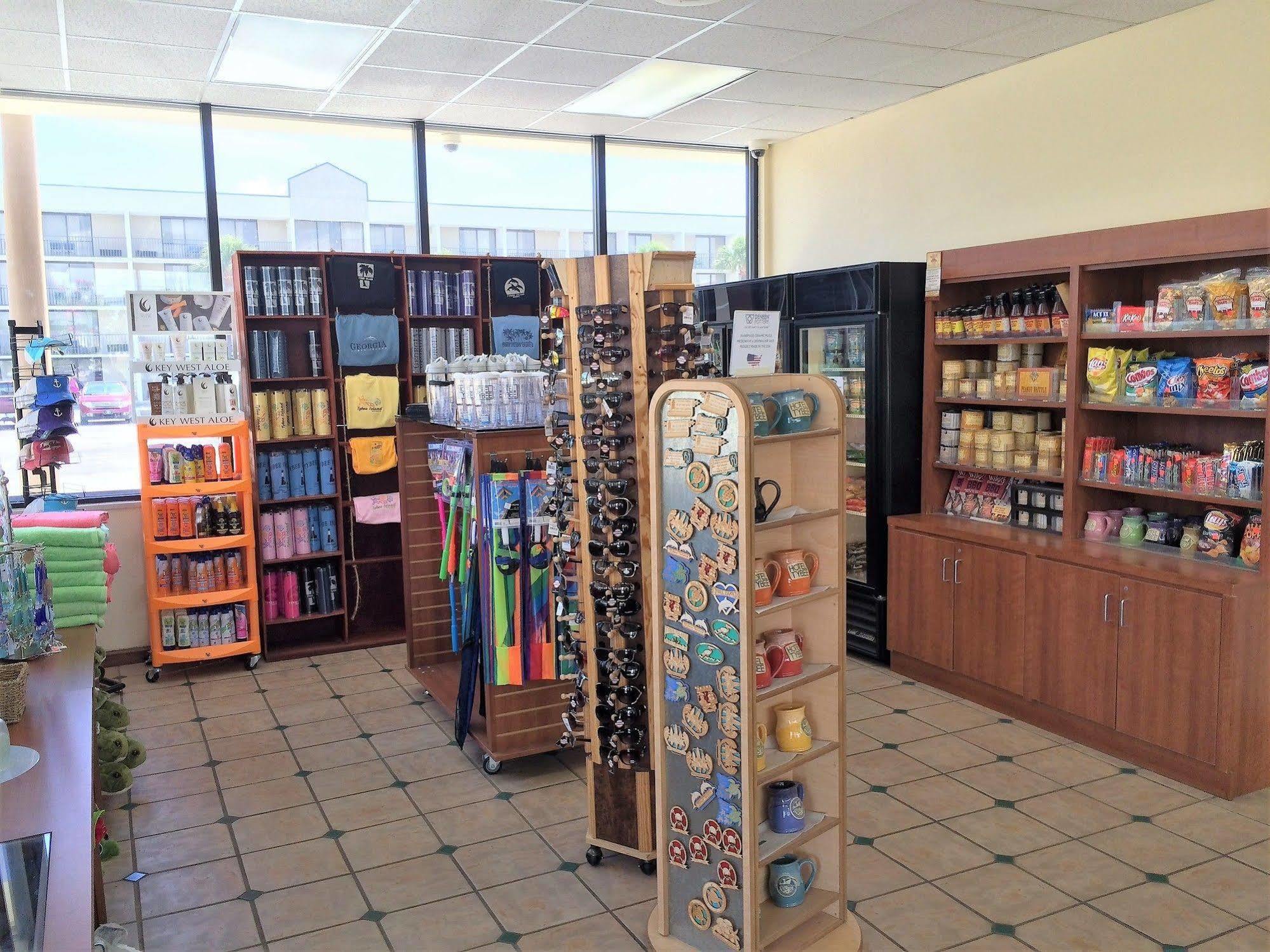 Hotel Tybee Тайби Айлънд Екстериор снимка