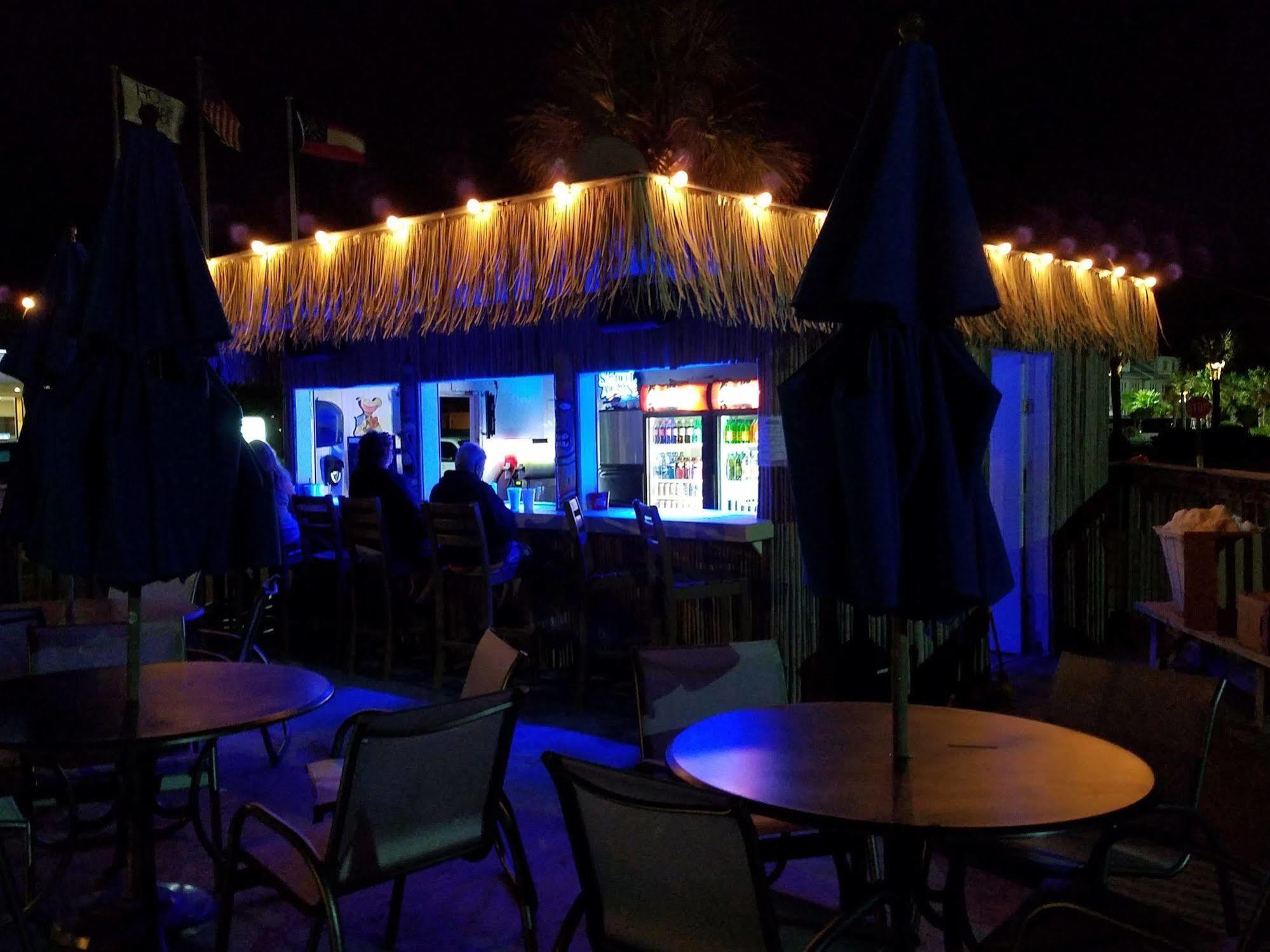 Hotel Tybee Тайби Айлънд Екстериор снимка