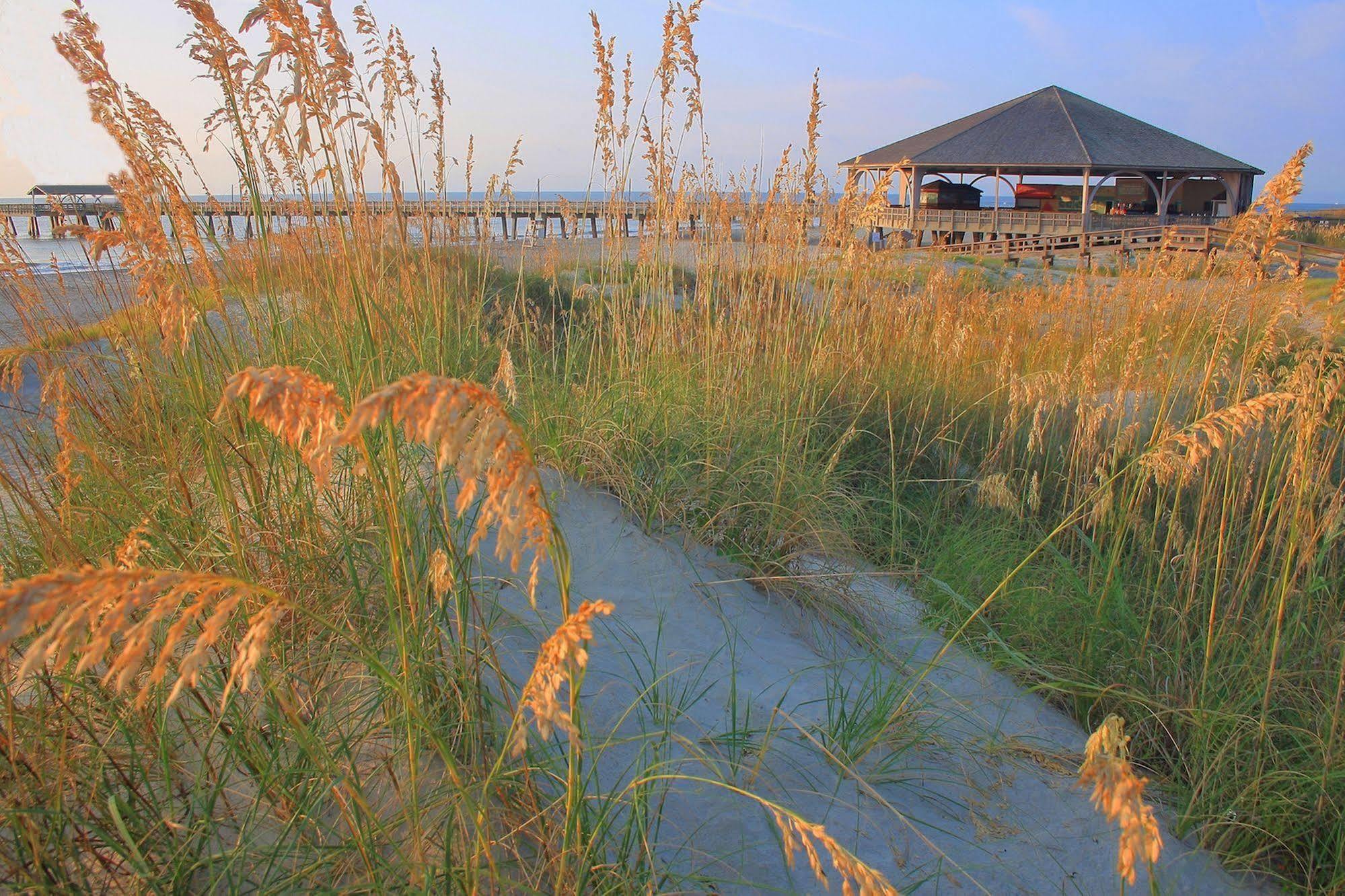 Hotel Tybee Тайби Айлънд Екстериор снимка